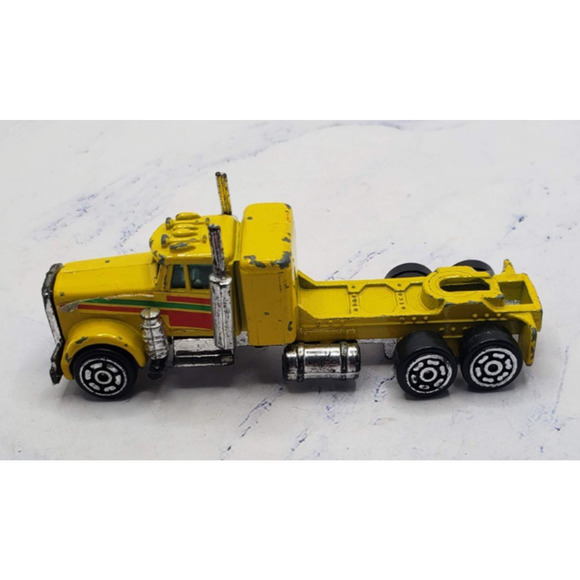 Yellow Peterbilt T560 Rig Cab Truck 1/87 HO 1978 Universal Products K-Mart HK - Picture 3 of 6